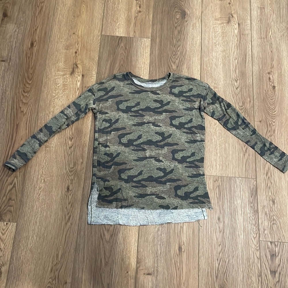 American Eagle Long sSleeve Camo Top Women’s XXS